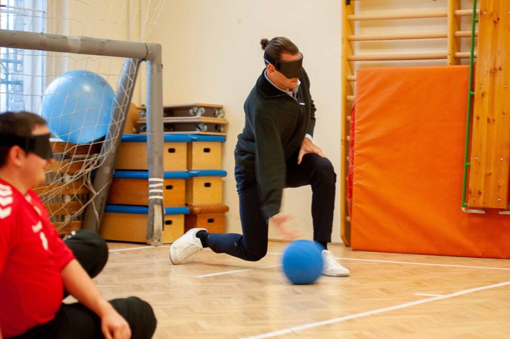 2022 12 14 szalai Ádám a vakok és gyengénlátók iskolájában ajtósi dürer brp6727