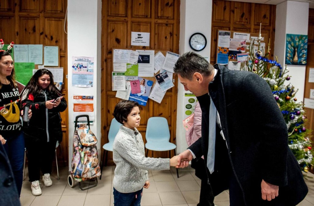 2022 12 15 családsegítő,csomagok átadása brp6839