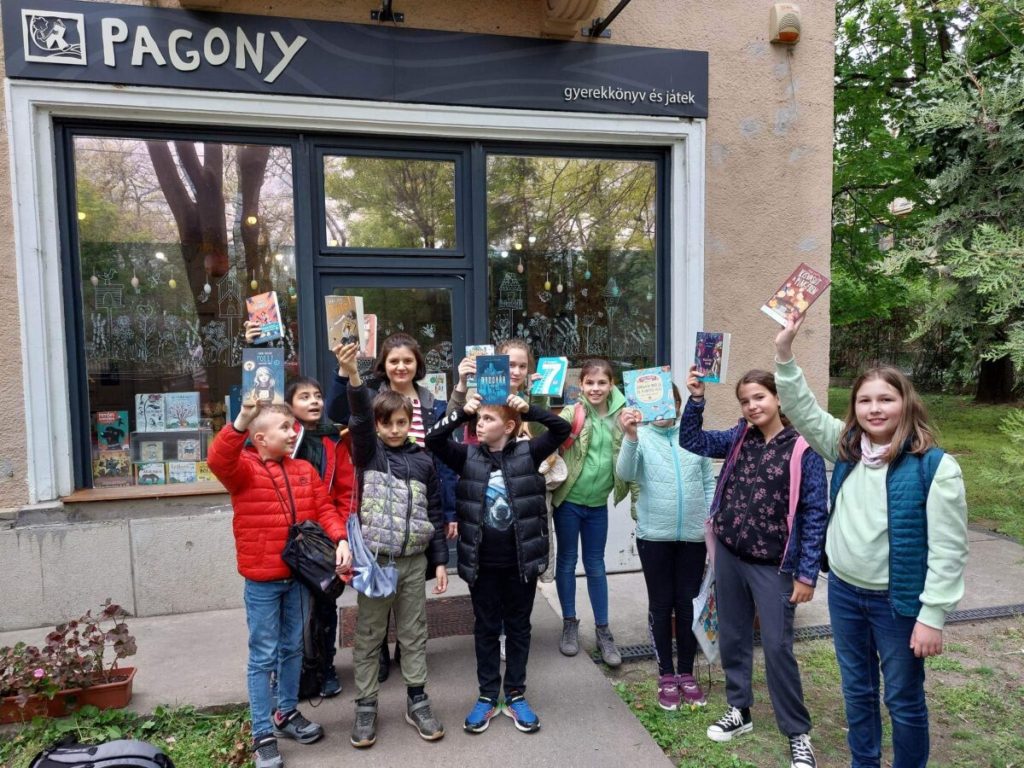 zuglói pagony könyvesbolt előtt erzsébet királyné útja 20