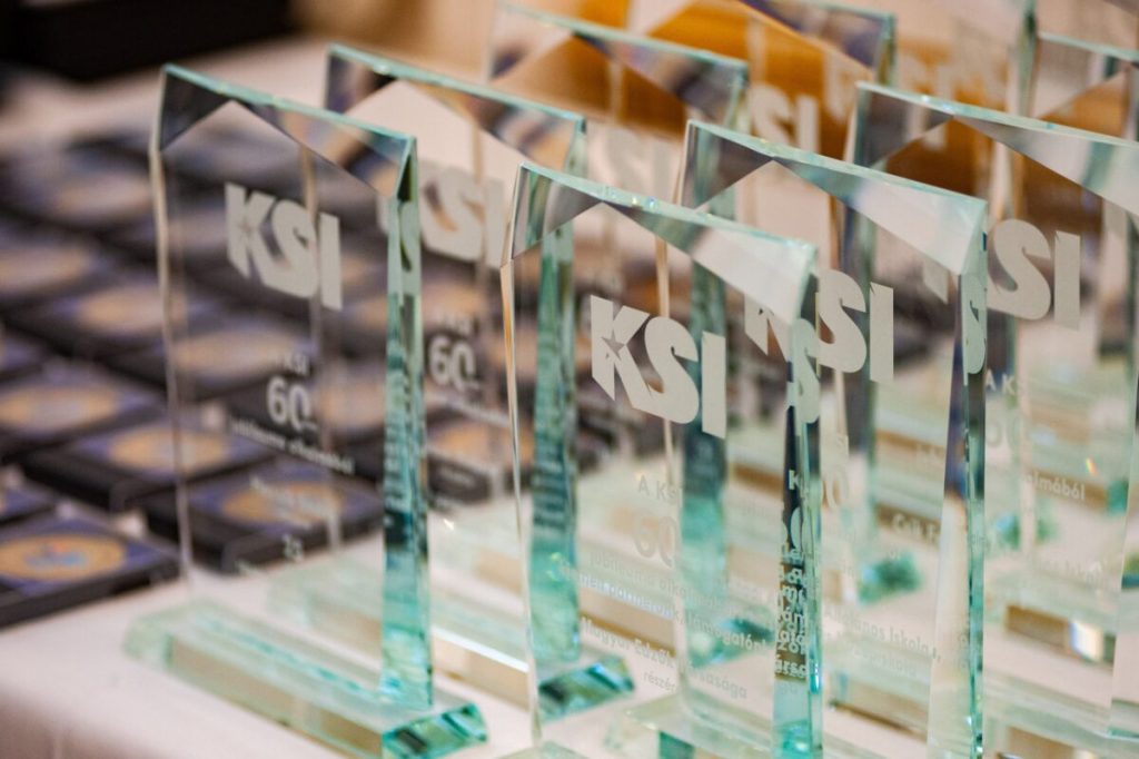 2023 05 12 ksi küldöttgyűlés ,Ünnepi aláírás brp4019