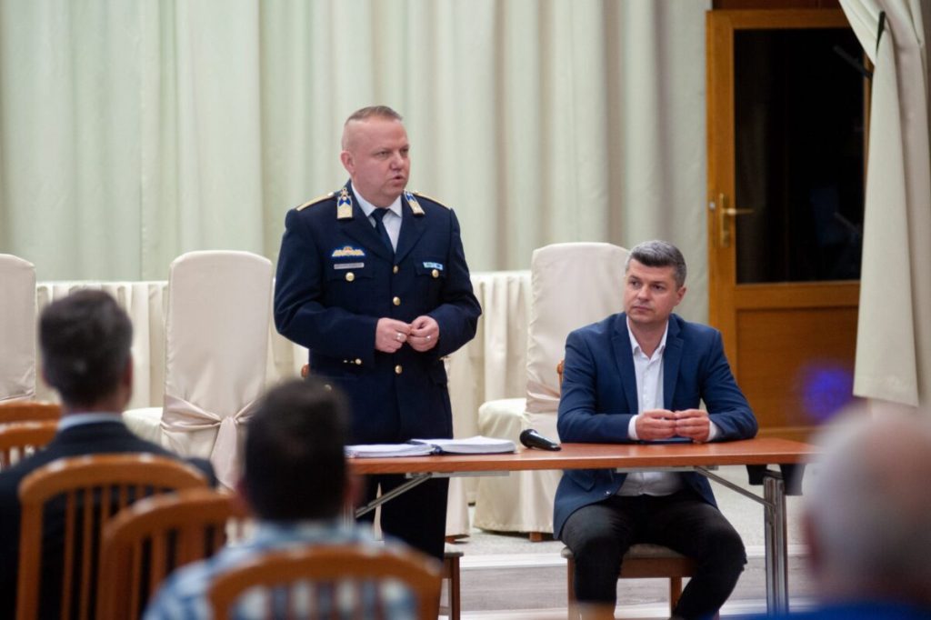2023 06 08 közbiztonsági fórum,házasságkötő terem illés istván kormányhivatalvezető brp5103