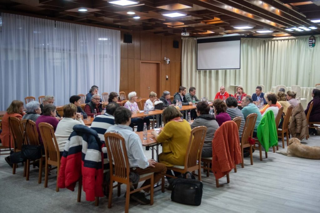 20231123 civil kerekasztal stg (10)