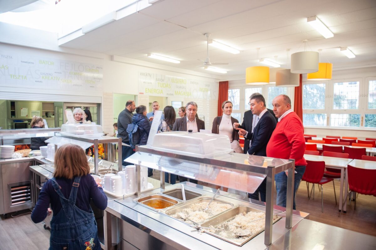 2024 02 12 svédasztalos étkezés németh imre általános iskola brp7195