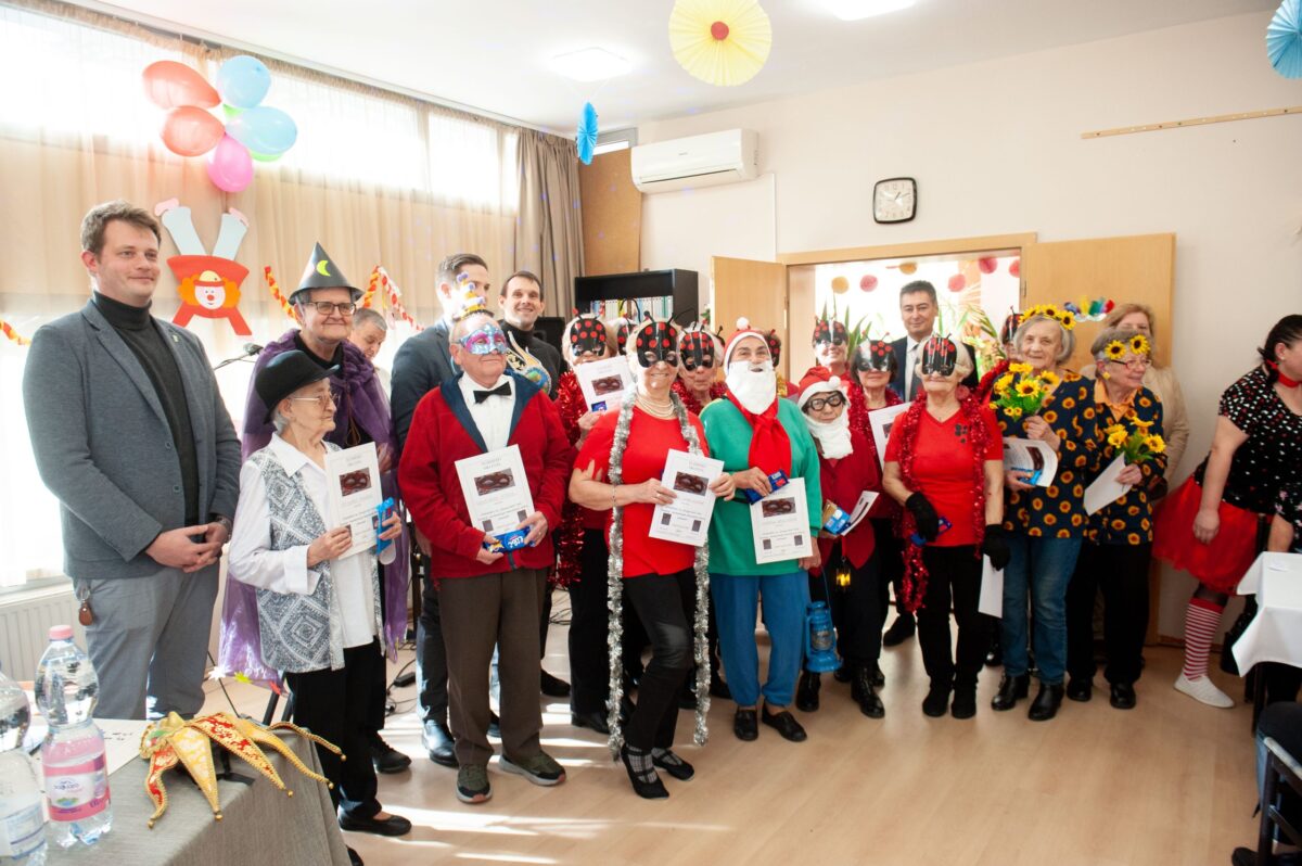 2024 02 13 Árnyaskert idősek klubja, farsang brp7477