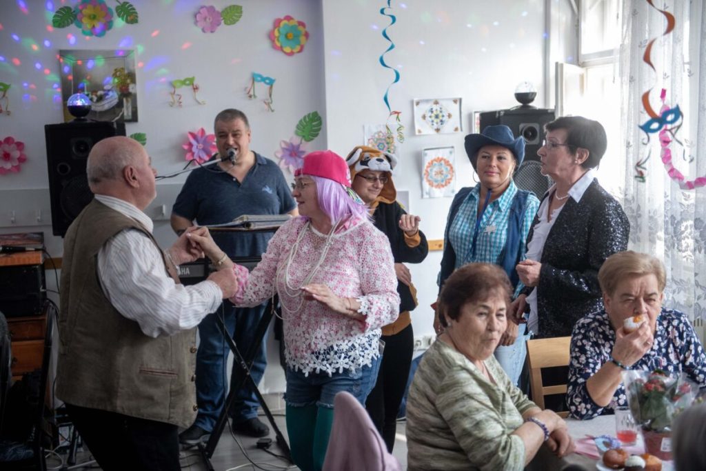 20240207 Őszirózsa idősek klubja farsang stg (15)