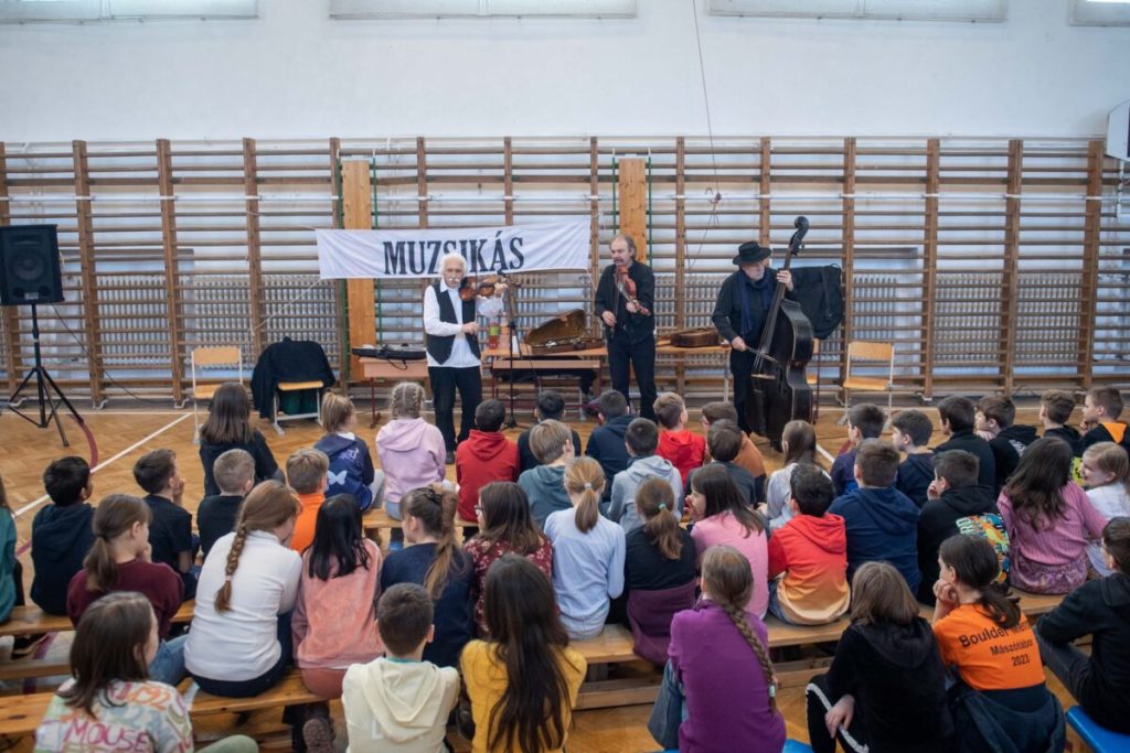 20240214 muzsikus együttes tart énekórát stg (8)