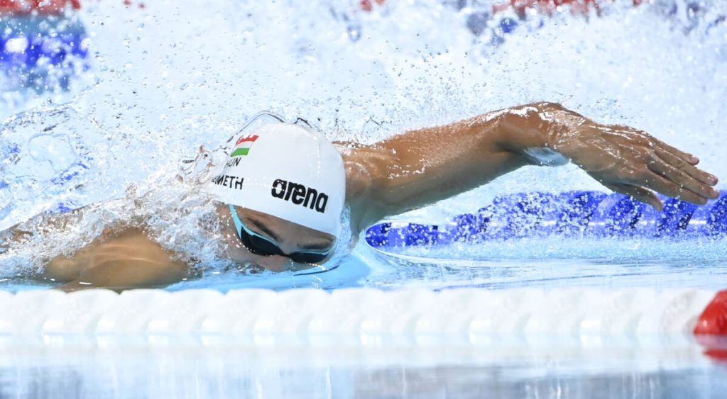 Elképesztő úszás Párizsban